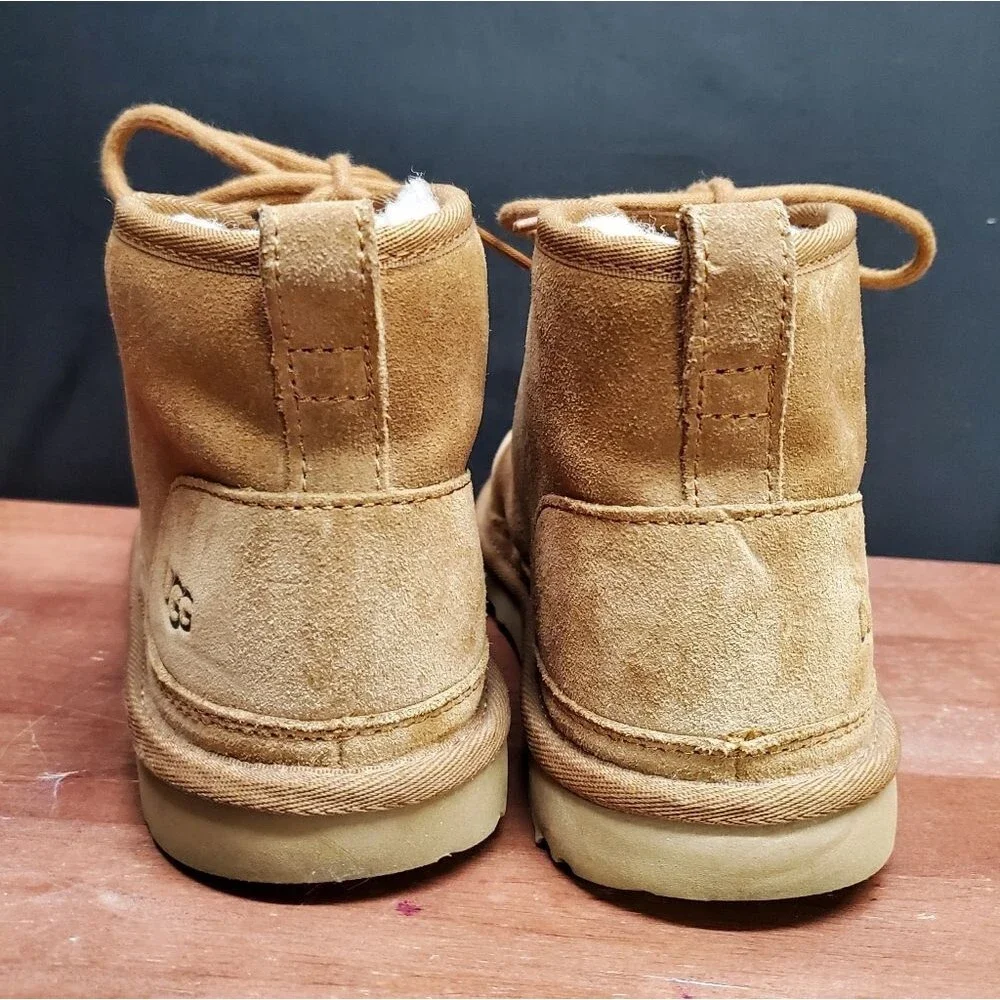 UGG Big Kid's Nuemel II Chukka Chestnut Lace Up in Size 5